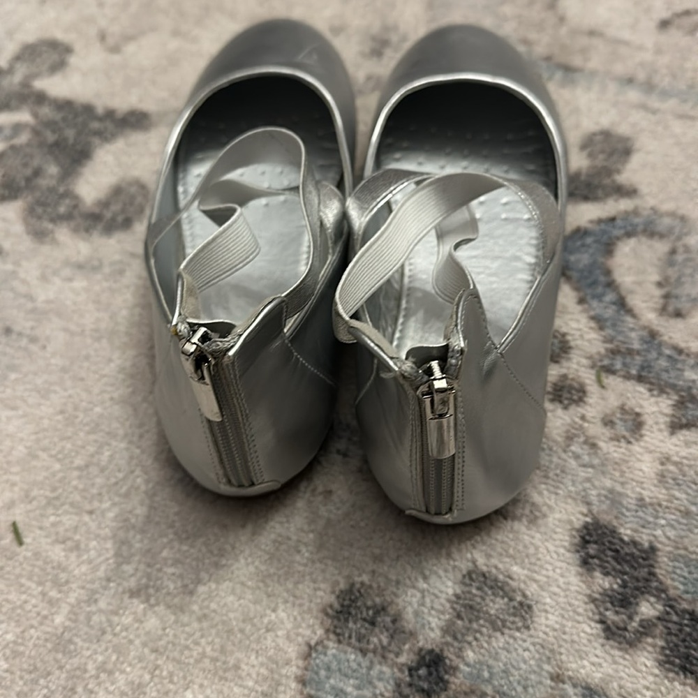 Size 3 flats - Picture 2 of 4